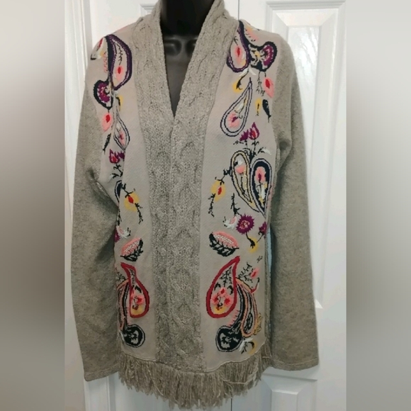 Sleeping on Snow Folklore cardigan - Picture 7 of 9